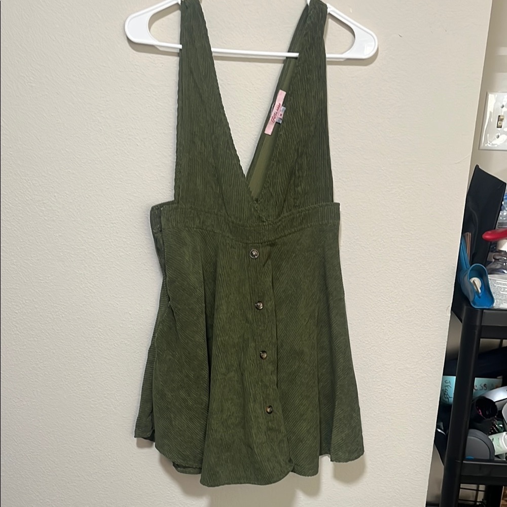 Green Sleeveless Button-Down dress